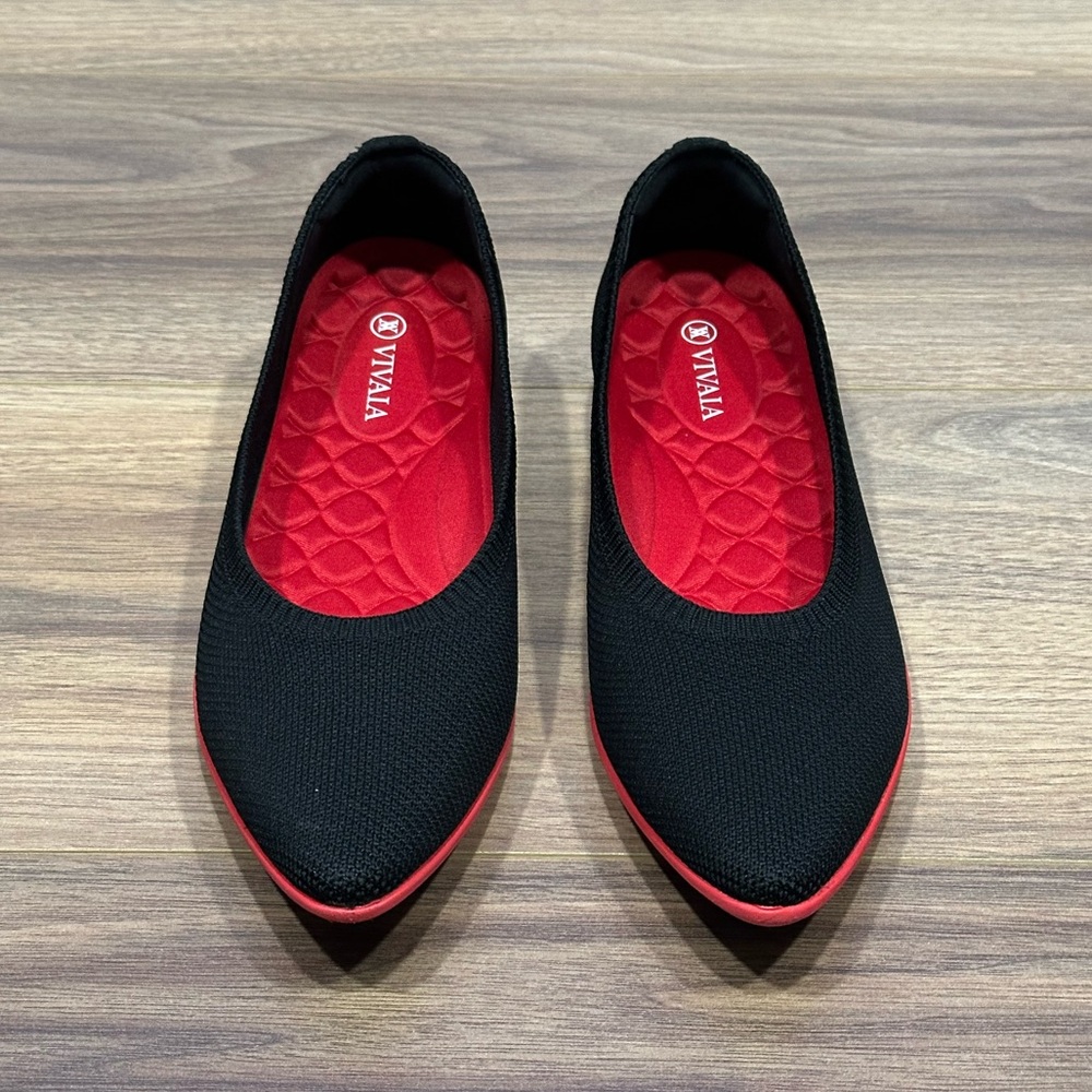 Vivaia Lightweight Pointed-Ballet Flats (Aria Walker) in Black/Red Size 39.5 - Picture 3 of 15